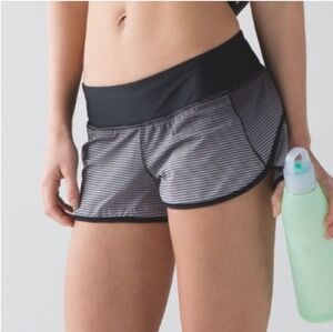 Lululemon Speed Shorts H20, 2.5” in Black and White Gradient Size 8